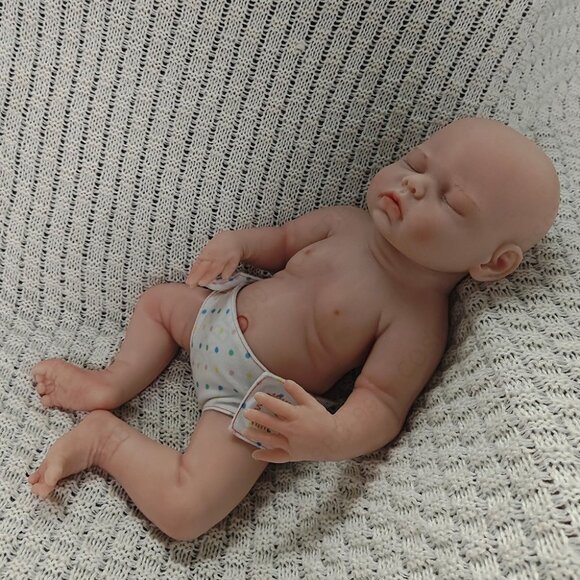 40cm Closed Eyes Platinum Silicone Sleeping Cute Newborn Reborn Baby Girl Dolls - Picture 9 of 12